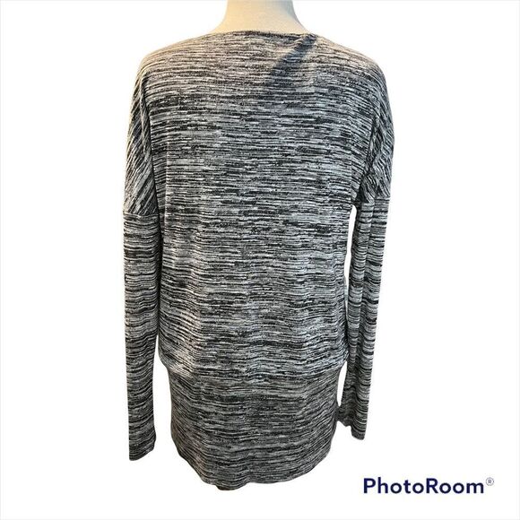 White House Black Market Gray & Black Long Sleeve V-neck Top size Large - Picture 4 of 8